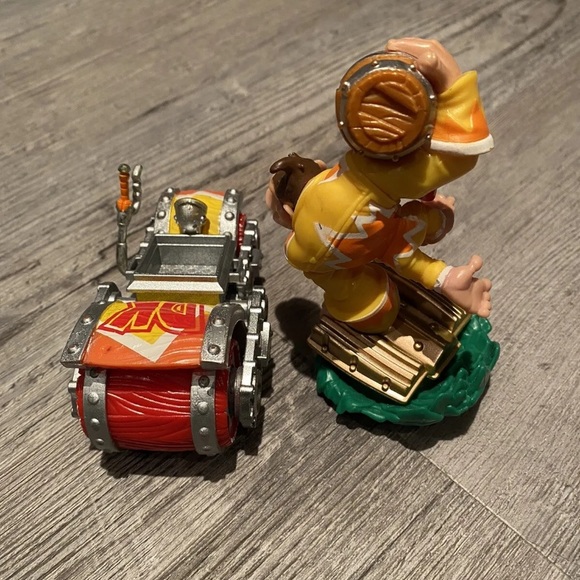 Skylander Superchargers Turbo Charge Donkey Kong Amiibo & Barrel Blaster Vehicle - Picture 3 of 4